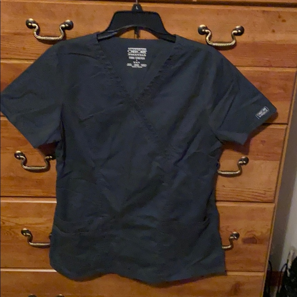 Cherokee scrub top size M